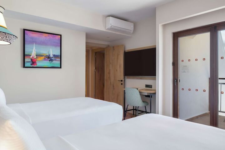 Room 25 of 167