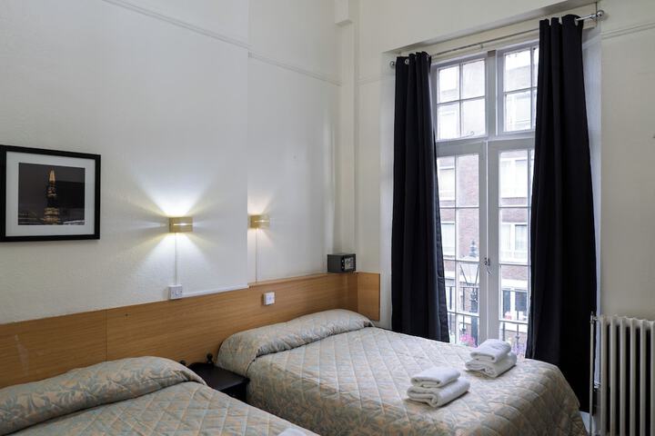 Room 17 of 46