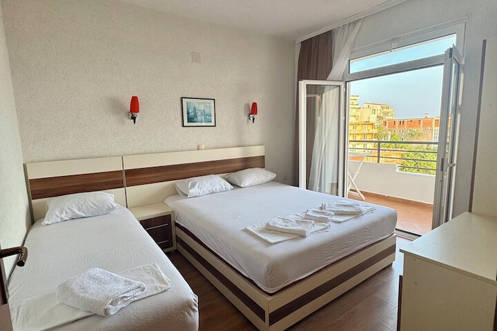 Room 12 of 96