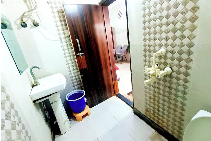 Room 9 of 14