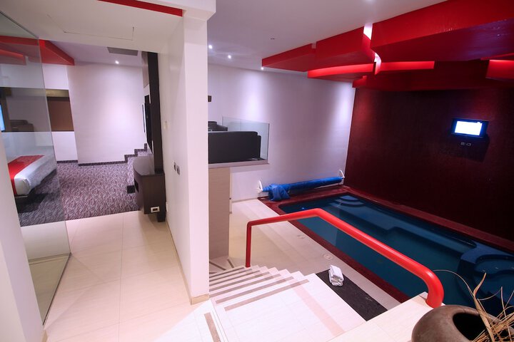 Room 17 of 42