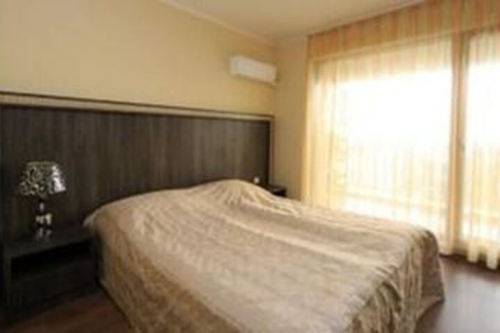 Room 9 of 28
