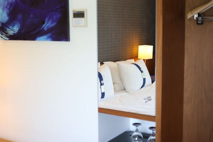 Room 13 of 48
