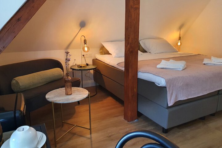 Room 6 of 37