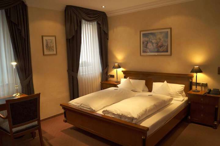 Room 10 of 41