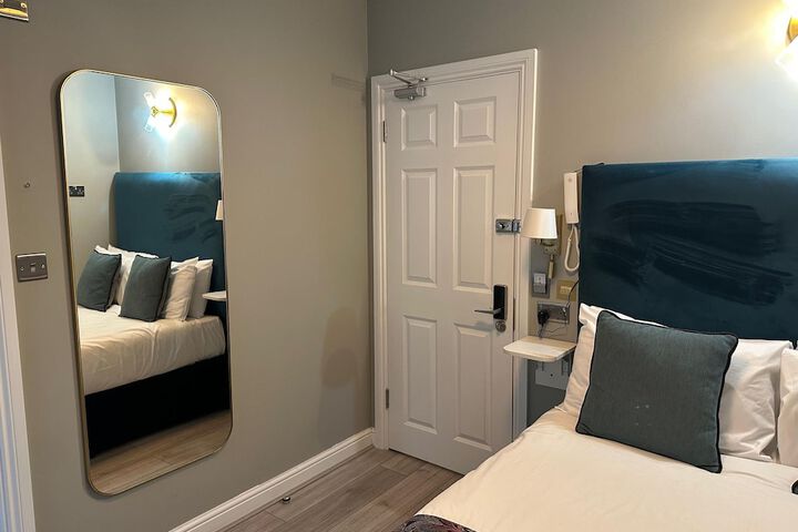Room 47 of 89