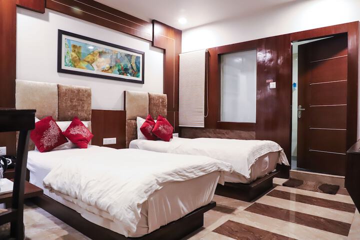 Room 7 of 32