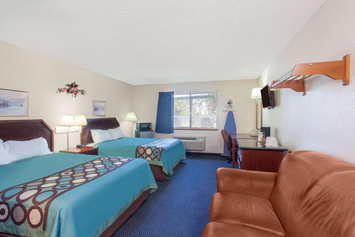 2 Queen Beds (6 of 9)
