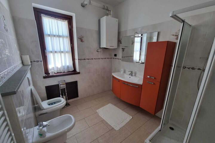 Room 9 of 11