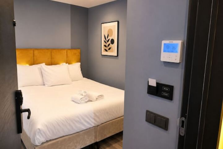 Room 15 of 49