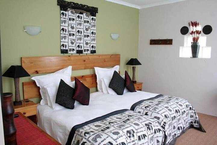 Room 4 of 32