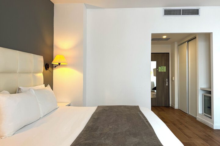 Room 6 of 93