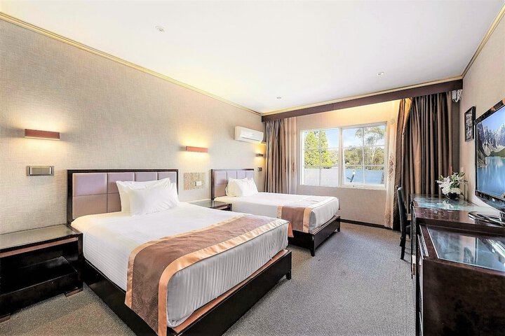 Room 8 of 40