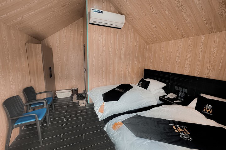 Room 7 of 35