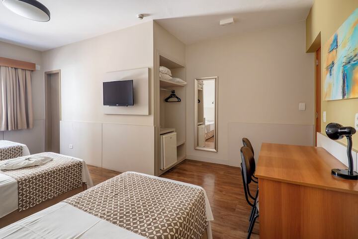 Room 6 of 38