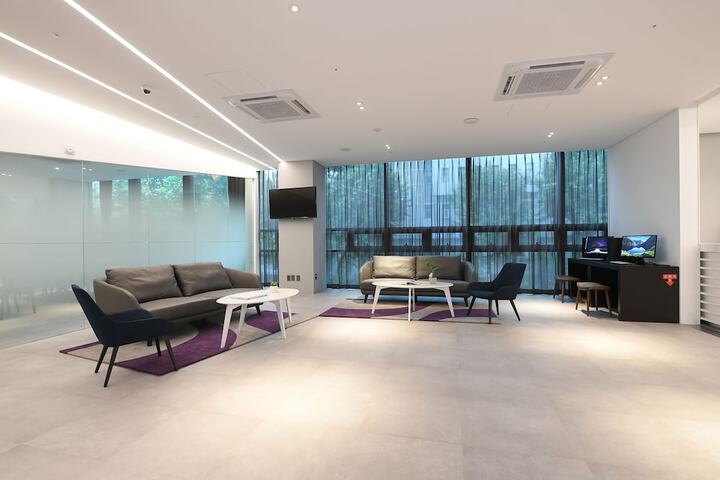 Business Center 41 of 45