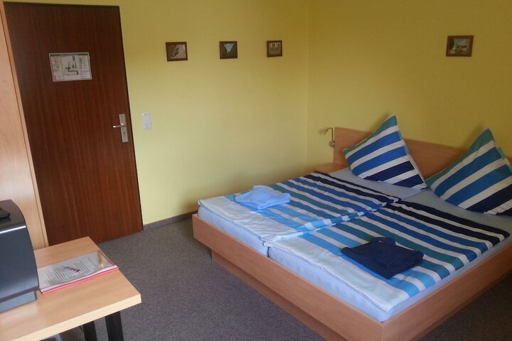 Room 8 of 38