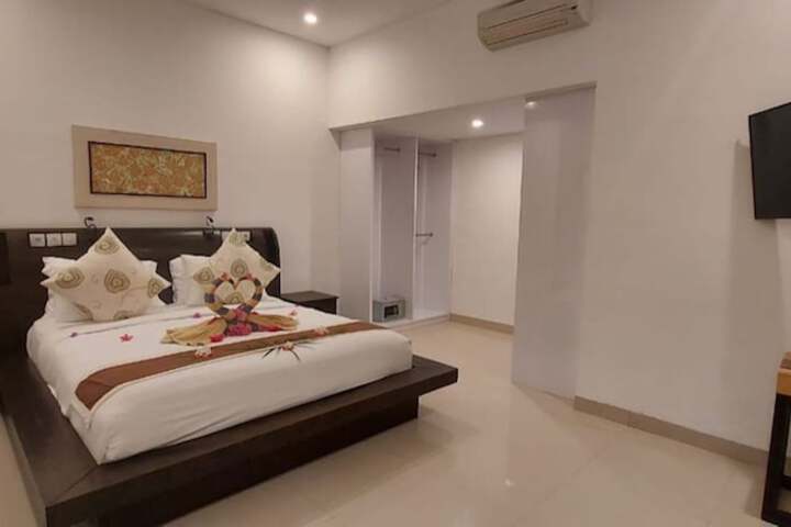 Room 8 of 81