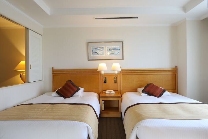 Room 4 of 80