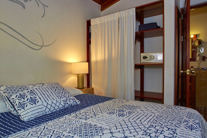 Room 6 of 53