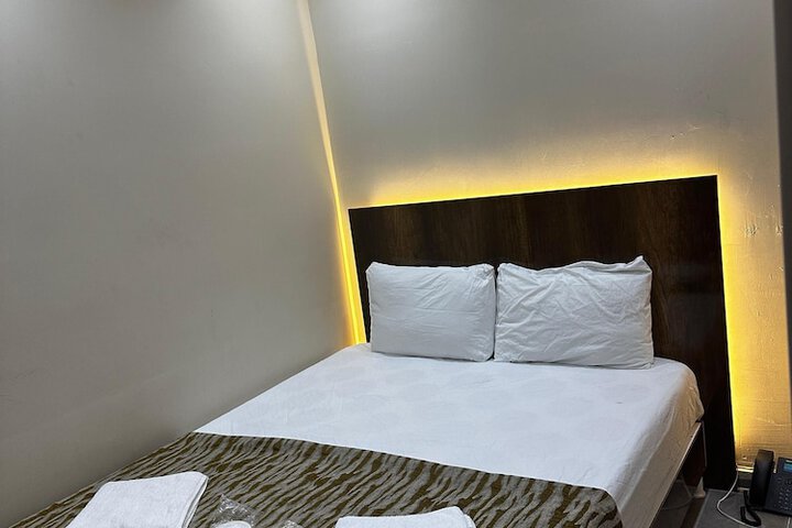 Room 11 of 40
