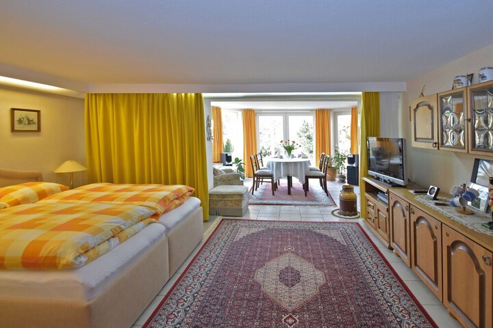 Room 6 of 16