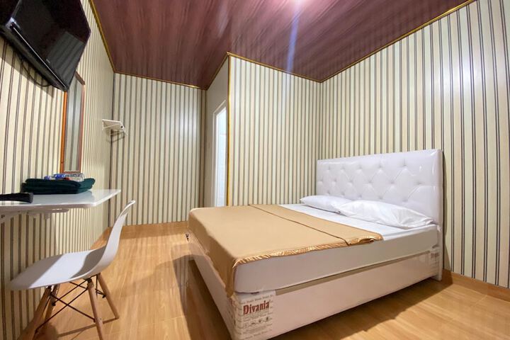 Room 13 of 34