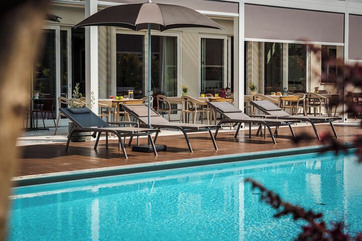 Pool 65 of 131