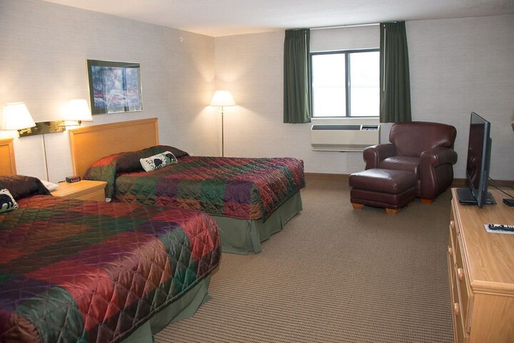 Classic 2 Queen Beds (7 of 15)