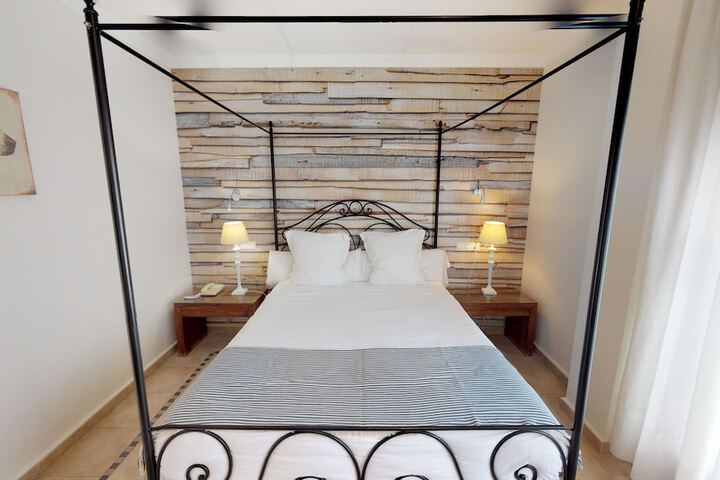Room 14 of 45