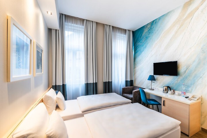 Room 15 of 80