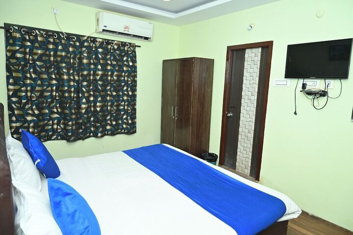 Room 14 of 16