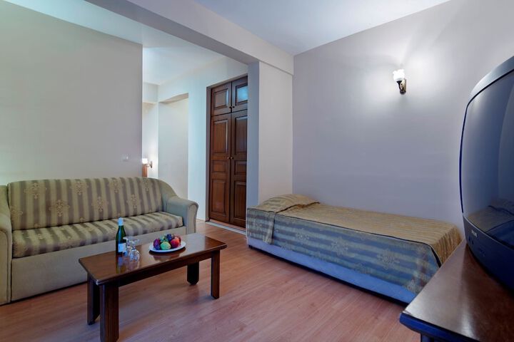 Room 15 of 87