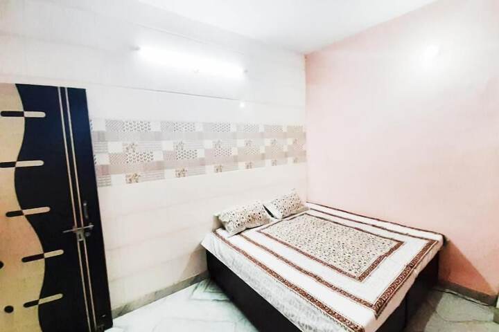 Room 8 of 12