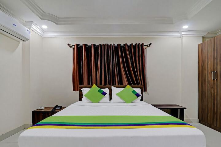 Room 14 of 16