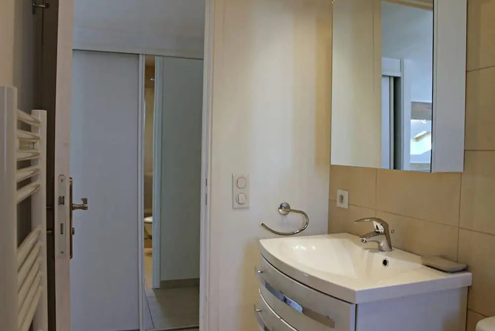 Room 8 of 11