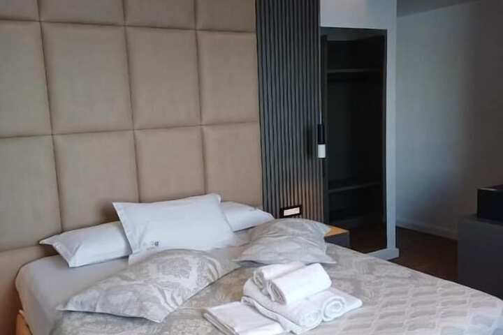 Room 7 of 109