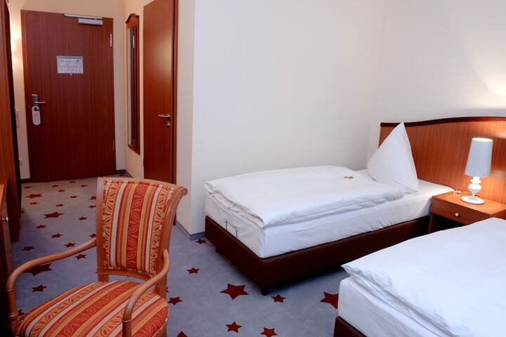 Room 15 of 68