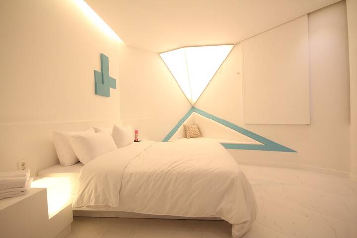 Room 9 of 177