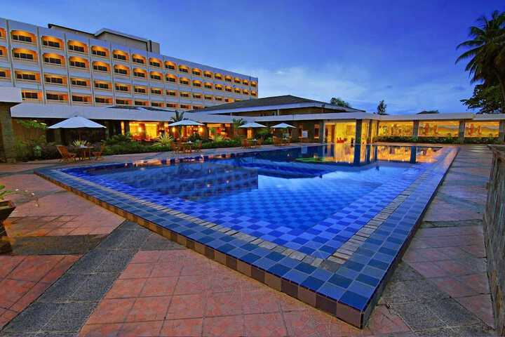 Hotel with Pool