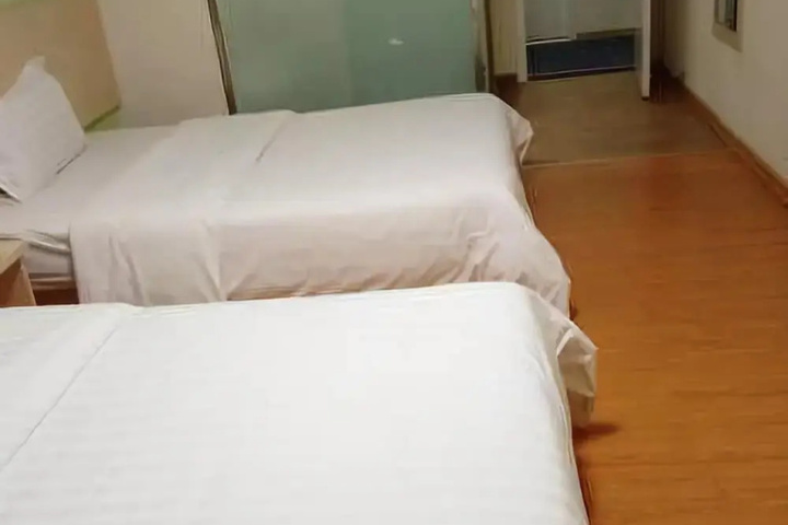 Room 30 of 34