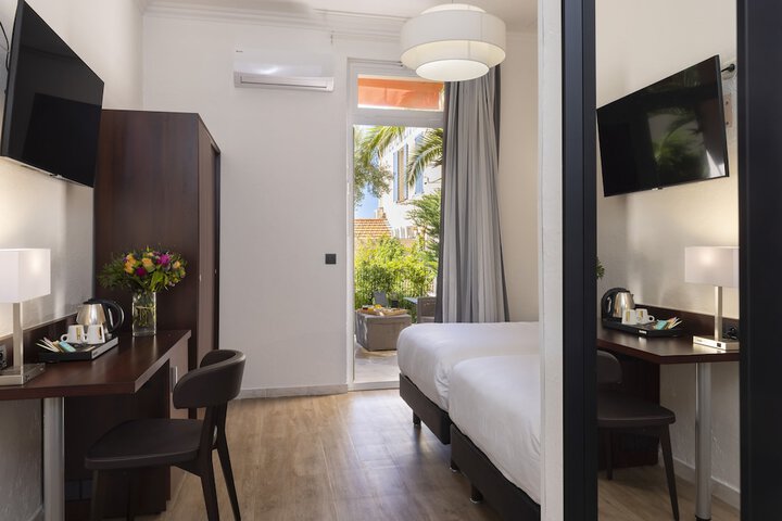 Room 32 of 141