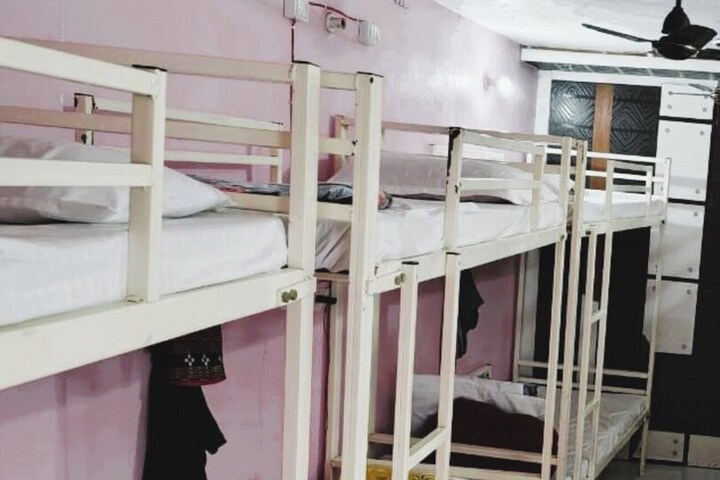 Room 5 of 9