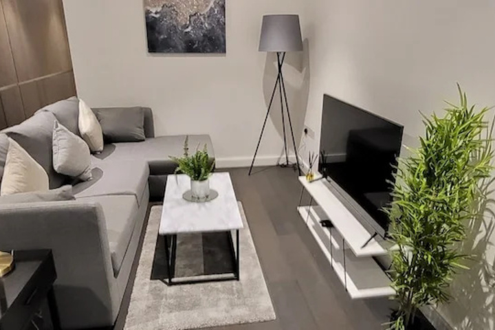 Room 10 of 18