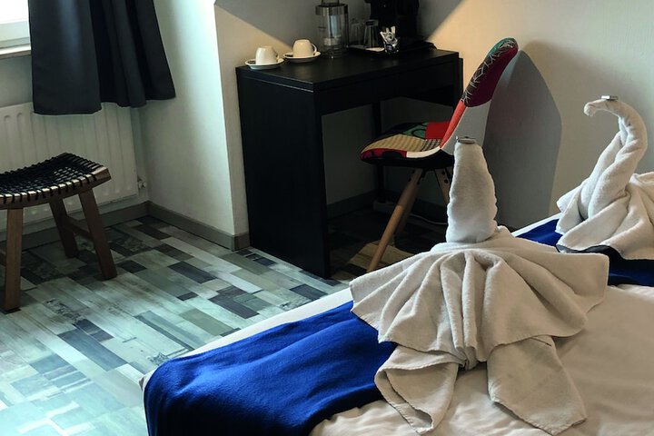 Room 8 of 36