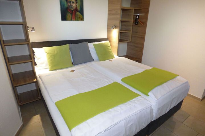 Room 2 of 40