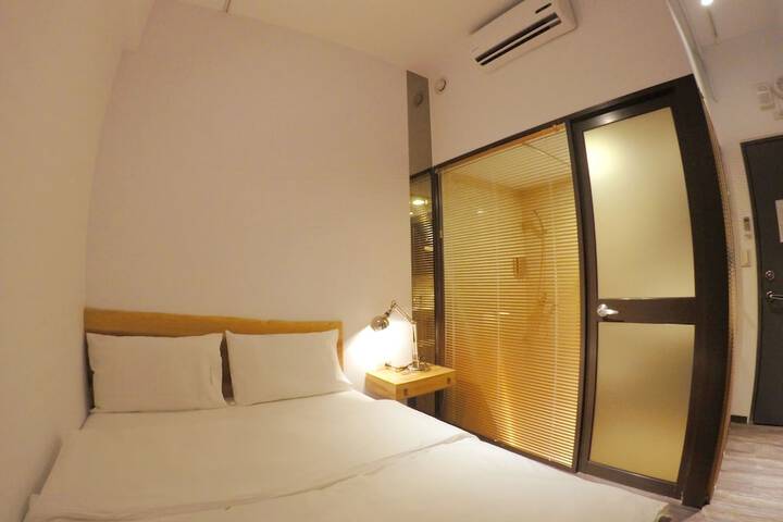 Room 52 of 142
