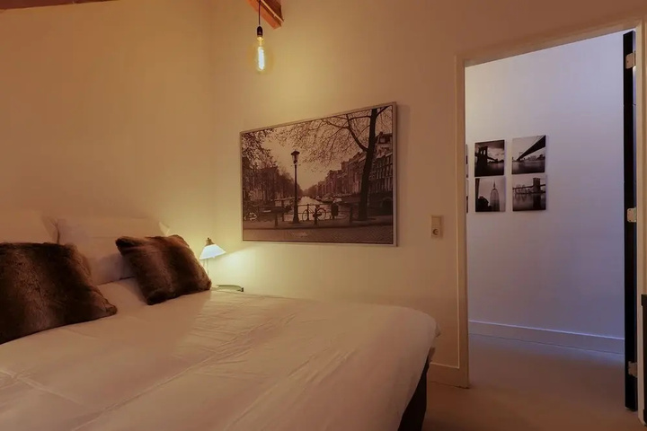 Room 5 of 14