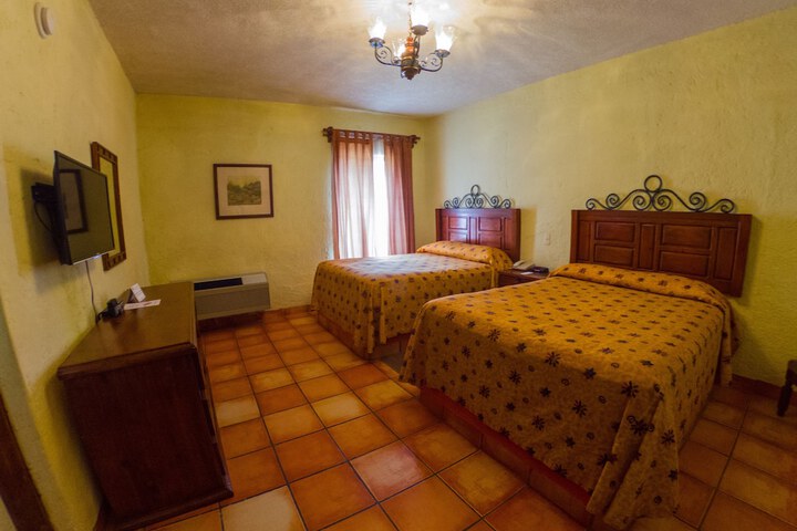 Room 7 of 44