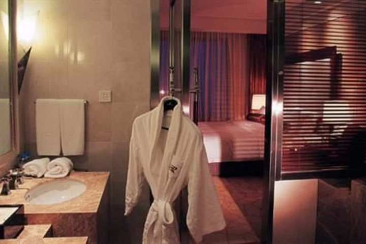 Room 21 of 32